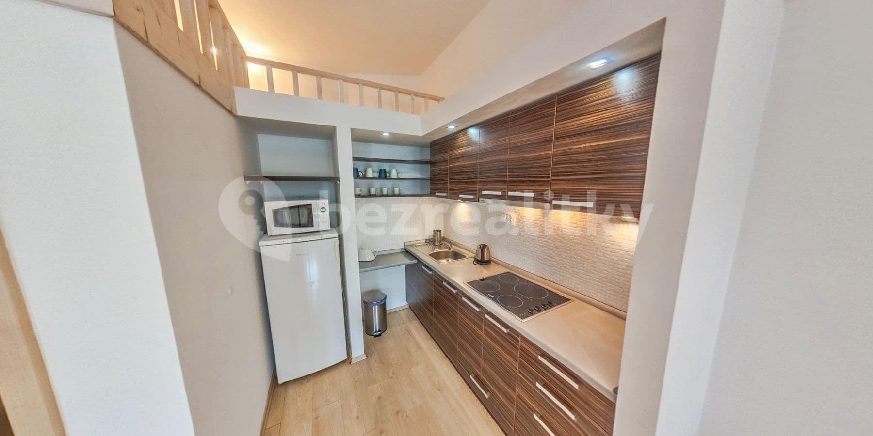 Pronájem bytu 1+kk 50 m², Špitálská, Hradec Králové, Královéhradecký kraj Pronájem bytu 1+kk 50 m², Špitálská, Hradec Králové, Královéhradecký kraj