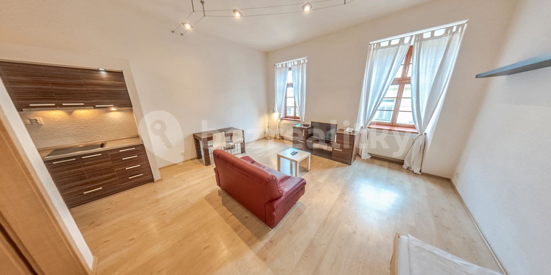 Pronájem bytu 1+kk 50 m², Špitálská, Hradec Králové, Královéhradecký kraj Pronájem bytu 1+kk 50 m², Špitálská, Hradec Králové, Královéhradecký kraj