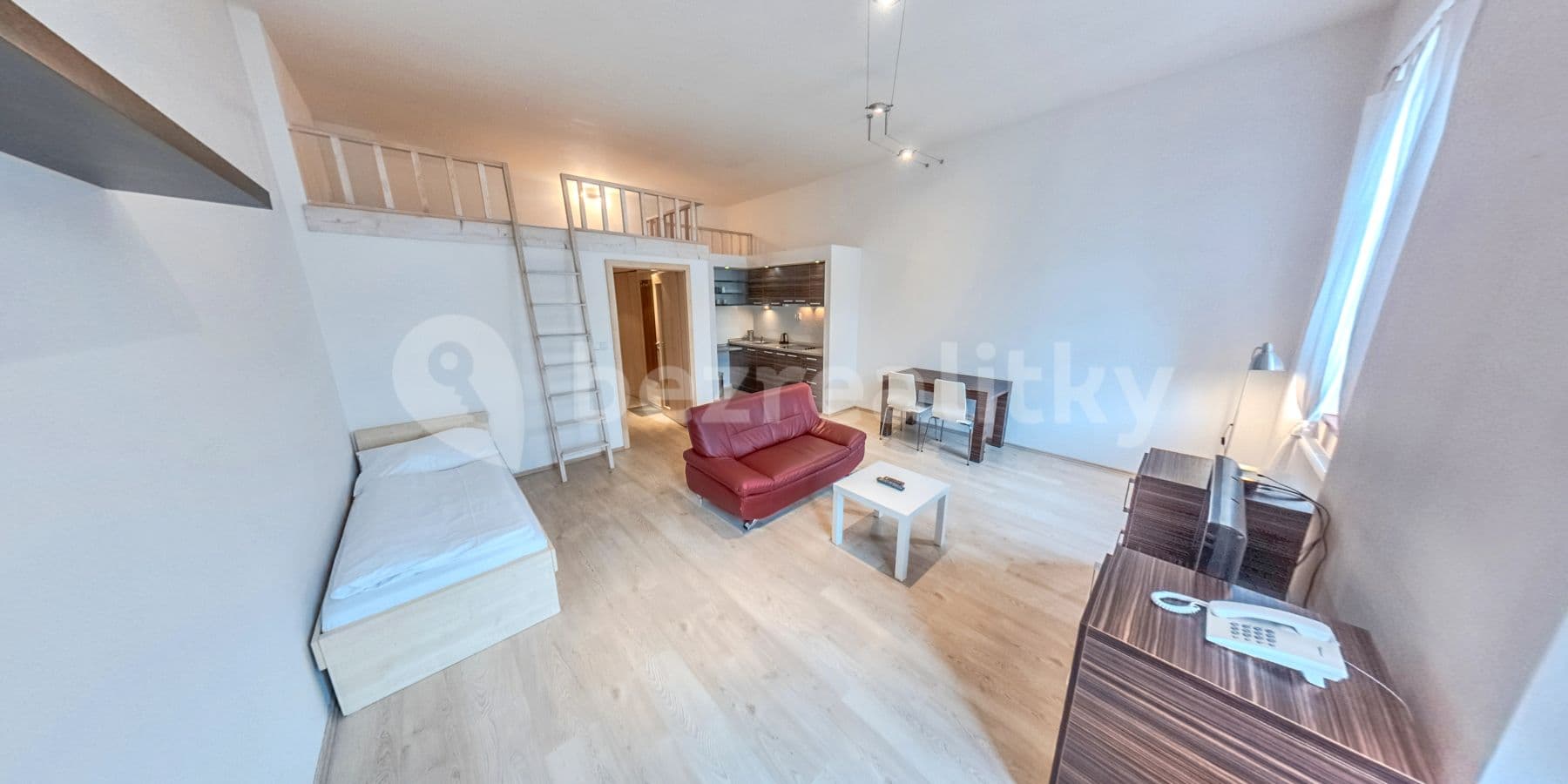 Pronájem bytu 1+kk 50 m², Špitálská, Hradec Králové, Královéhradecký kraj Pronájem bytu 1+kk 50 m², Špitálská, Hradec Králové, Královéhradecký kraj