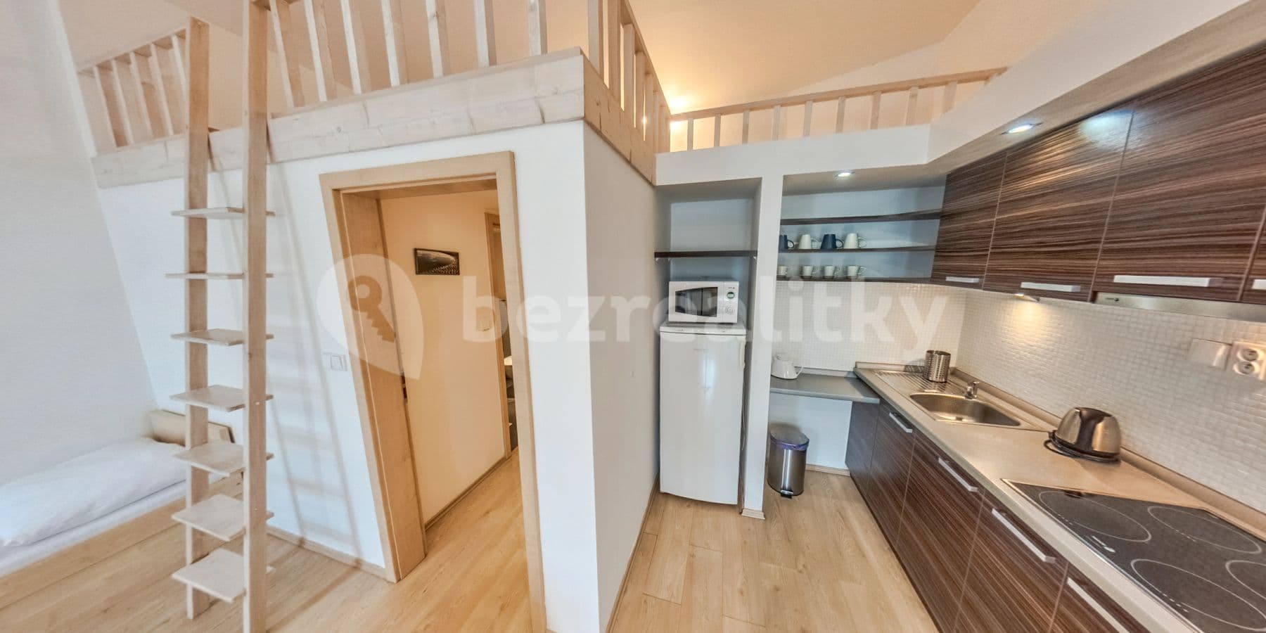 Pronájem bytu 1+kk 50 m², Špitálská, Hradec Králové, Královéhradecký kraj Pronájem bytu 1+kk 50 m², Špitálská, Hradec Králové, Královéhradecký kraj