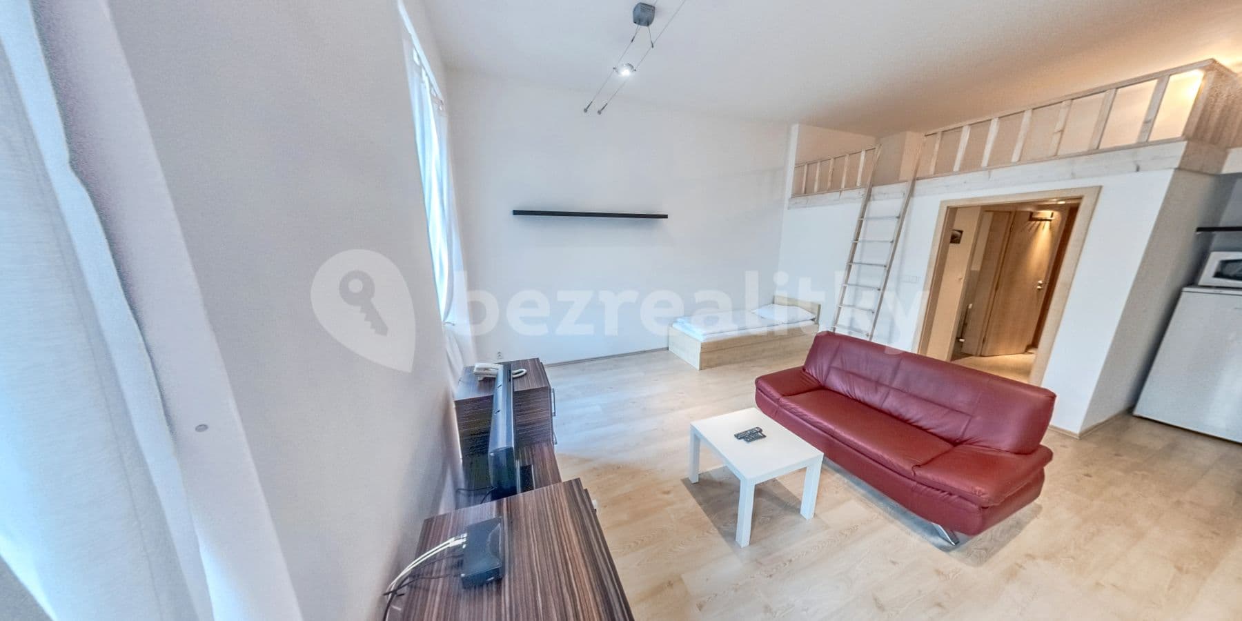 Pronájem bytu 1+kk 50 m², Špitálská, Hradec Králové, Královéhradecký kraj Pronájem bytu 1+kk 50 m², Špitálská, Hradec Králové, Královéhradecký kraj