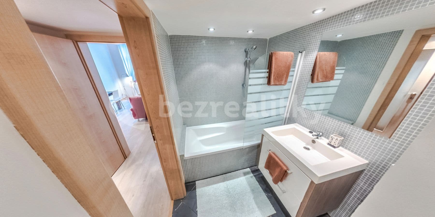 Pronájem bytu 1+kk 50 m², Špitálská, Hradec Králové, Královéhradecký kraj Pronájem bytu 1+kk 50 m², Špitálská, Hradec Králové, Královéhradecký kraj