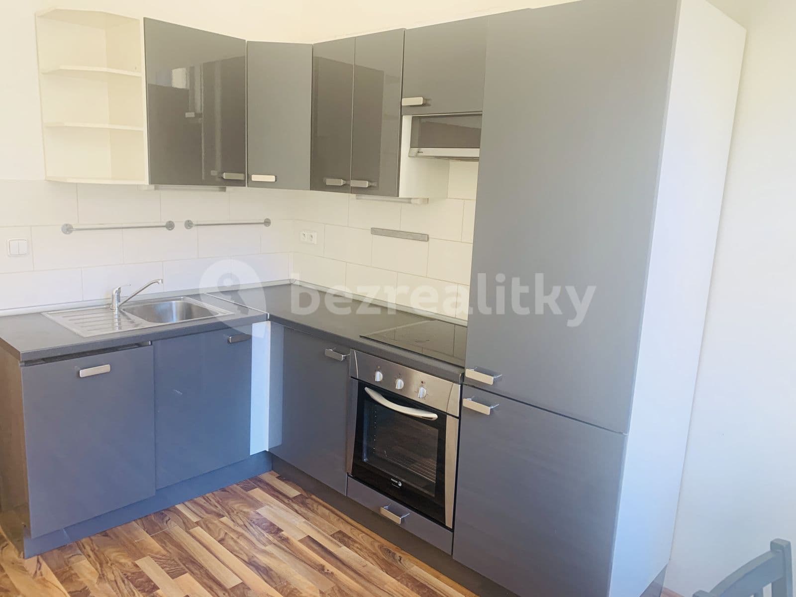 Pronájem bytu 2+1 75 m², Malířská, Praha, Praha Pronájem bytu 2+1 75 m², Malířská, Praha, Praha