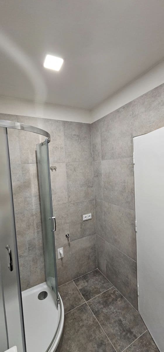 Pronájem bytu 1+kk 45 m², Nad Kajetánkou, Praha, Praha Pronájem bytu 1+kk 45 m², Nad Kajetánkou, Praha, Praha