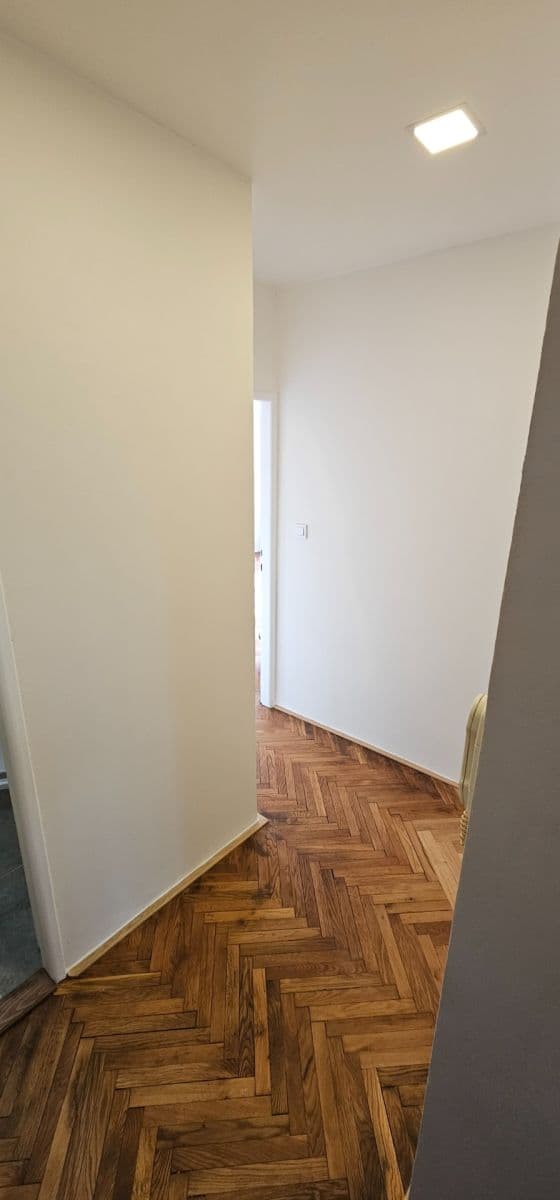 Pronájem bytu 1+kk 45 m², Nad Kajetánkou, Praha, Praha Pronájem bytu 1+kk 45 m², Nad Kajetánkou, Praha, Praha