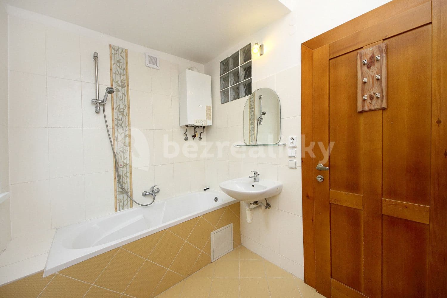 Pronájem bytu 1+1 35 m², V Holešovičkách, Praha, Praha Pronájem bytu 1+1 35 m², V Holešovičkách, Praha, Praha