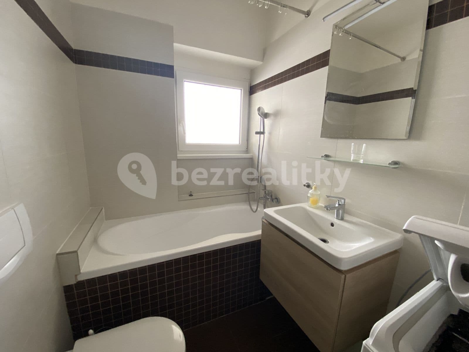 Pronájem bytu 2+kk 55 m², Pod kaštany, Brno, Jihomoravský kraj Pronájem bytu 2+kk 55 m², Pod kaštany, Brno, Jihomoravský kraj