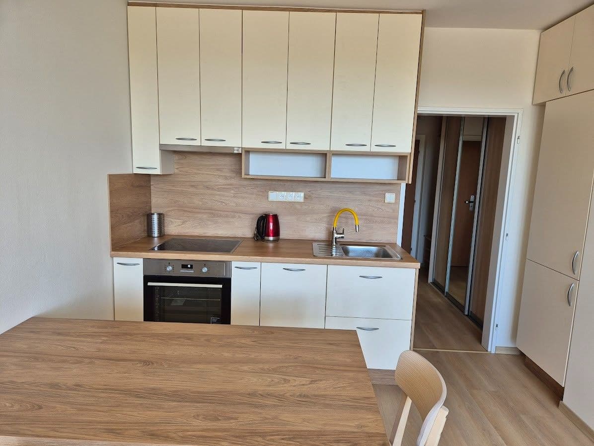 Pronájem bytu 1+kk 37 m², Hnězdenská, Praha, Praha Pronájem bytu 1+kk 37 m², Hnězdenská, Praha, Praha