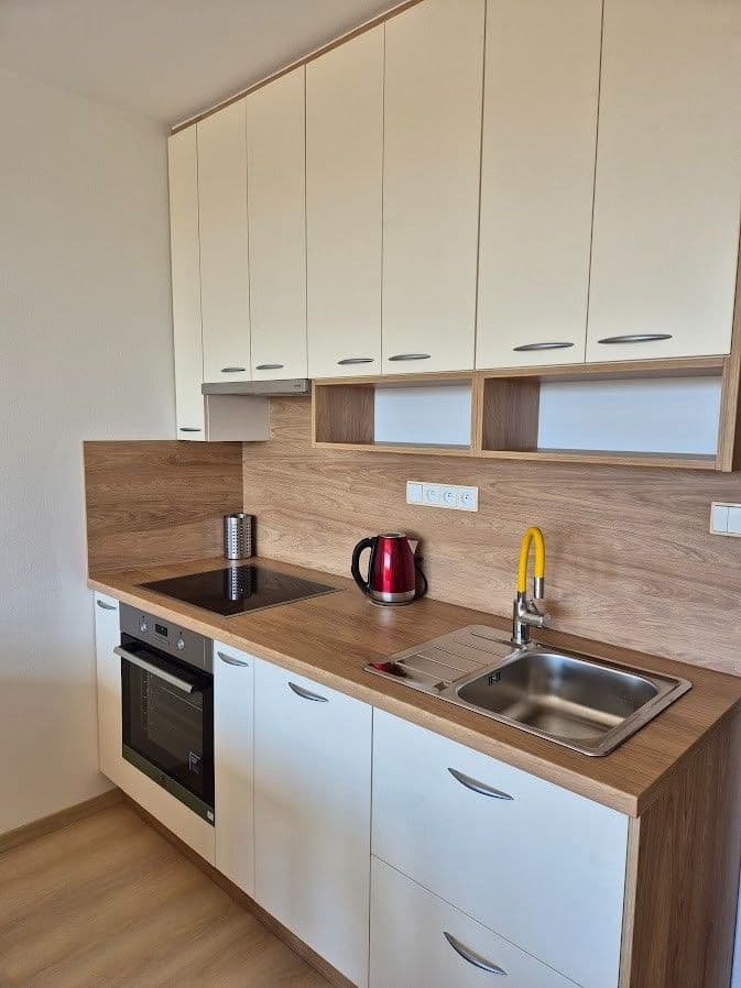 Pronájem bytu 1+kk 37 m², Hnězdenská, Praha, Praha Pronájem bytu 1+kk 37 m², Hnězdenská, Praha, Praha