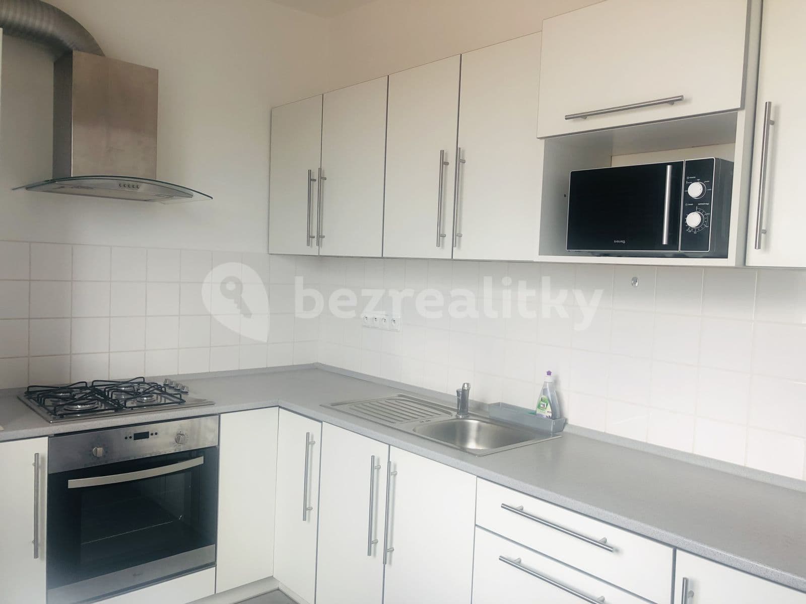 Pronájem bytu 1+1 40 m², Na Hrádku, Pardubice, Pardubický kraj Pronájem bytu 1+1 40 m², Na Hrádku, Pardubice, Pardubický kraj