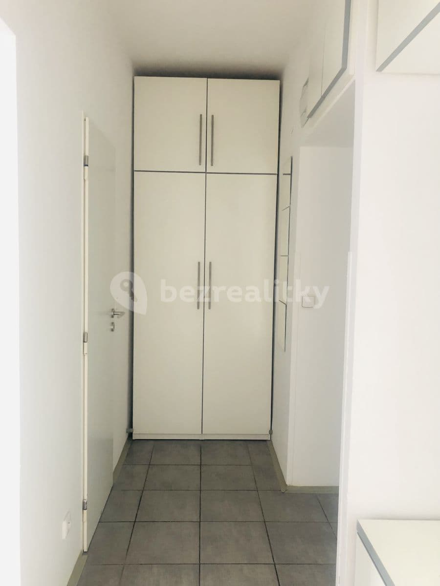 Pronájem bytu 1+1 40 m², Na Hrádku, Pardubice, Pardubický kraj Pronájem bytu 1+1 40 m², Na Hrádku, Pardubice, Pardubický kraj