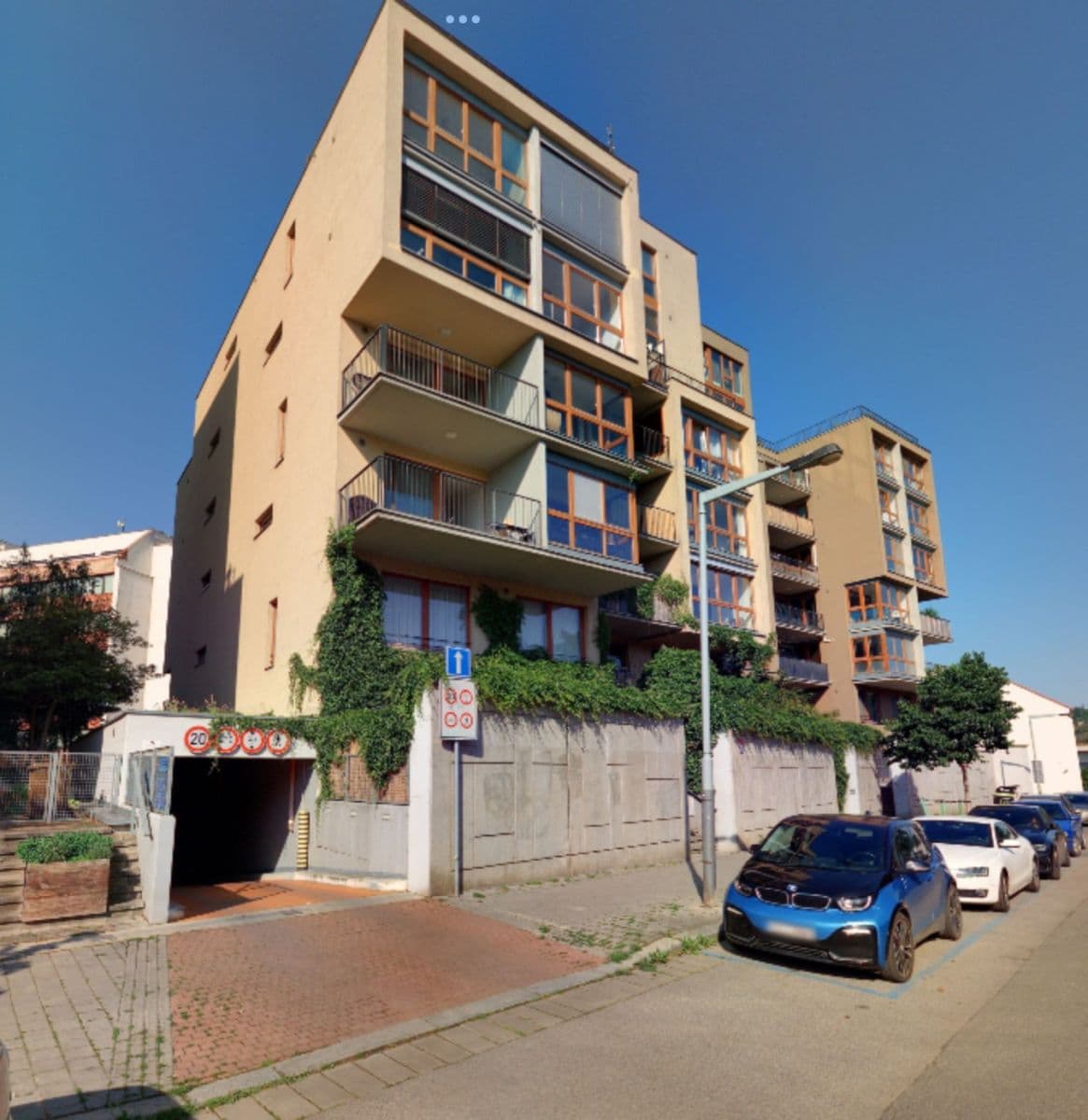 Pronájem garáže 16 m², Varhulíkové, Praha, Praha Pronájem garáže 16 m², Varhulíkové, Praha, Praha