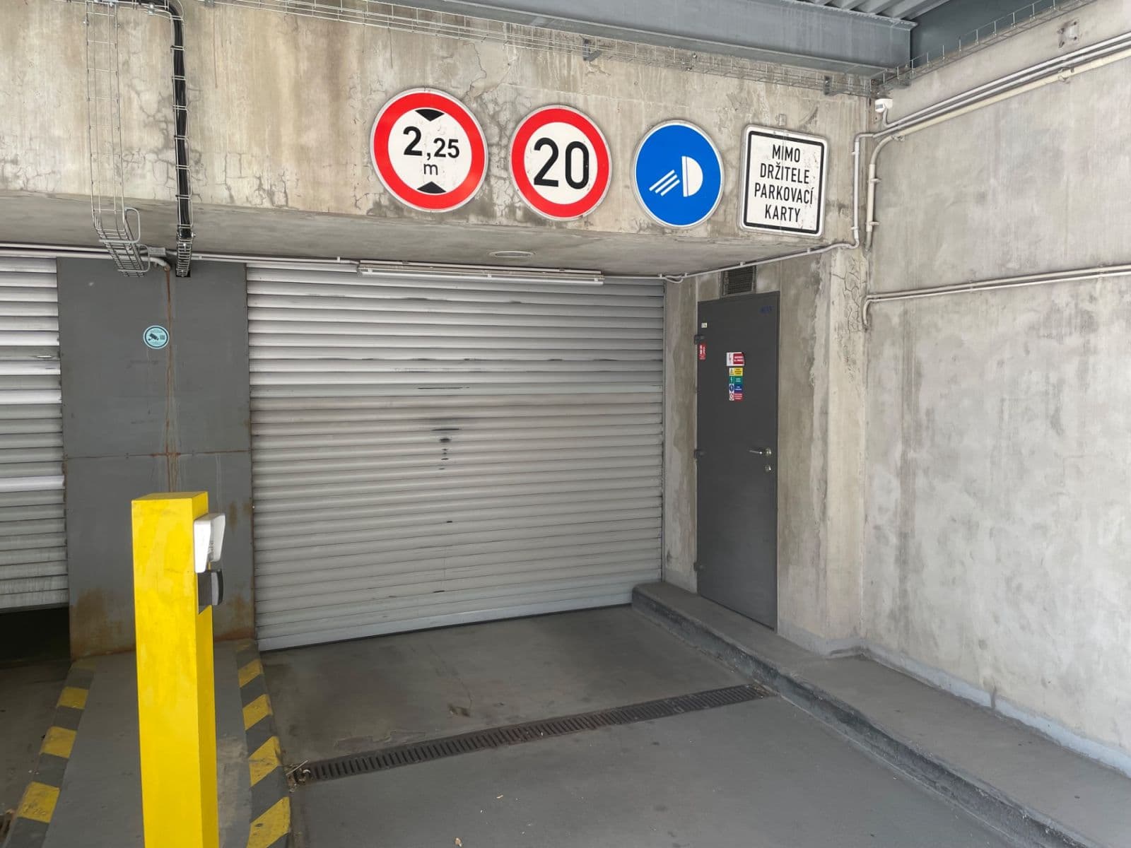 Pronájem garáže 25 m², Želetavská, Praha, Praha Pronájem garáže 25 m², Želetavská, Praha, Praha