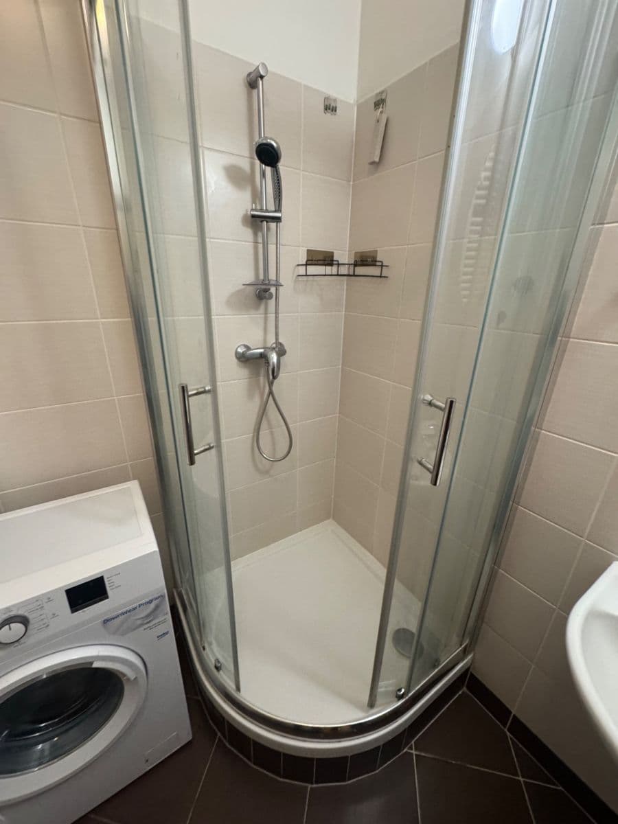 Pronájem bytu 1+kk 30 m², Sazovicka, Praha, Praha Pronájem bytu 1+kk 30 m², Sazovicka, Praha, Praha