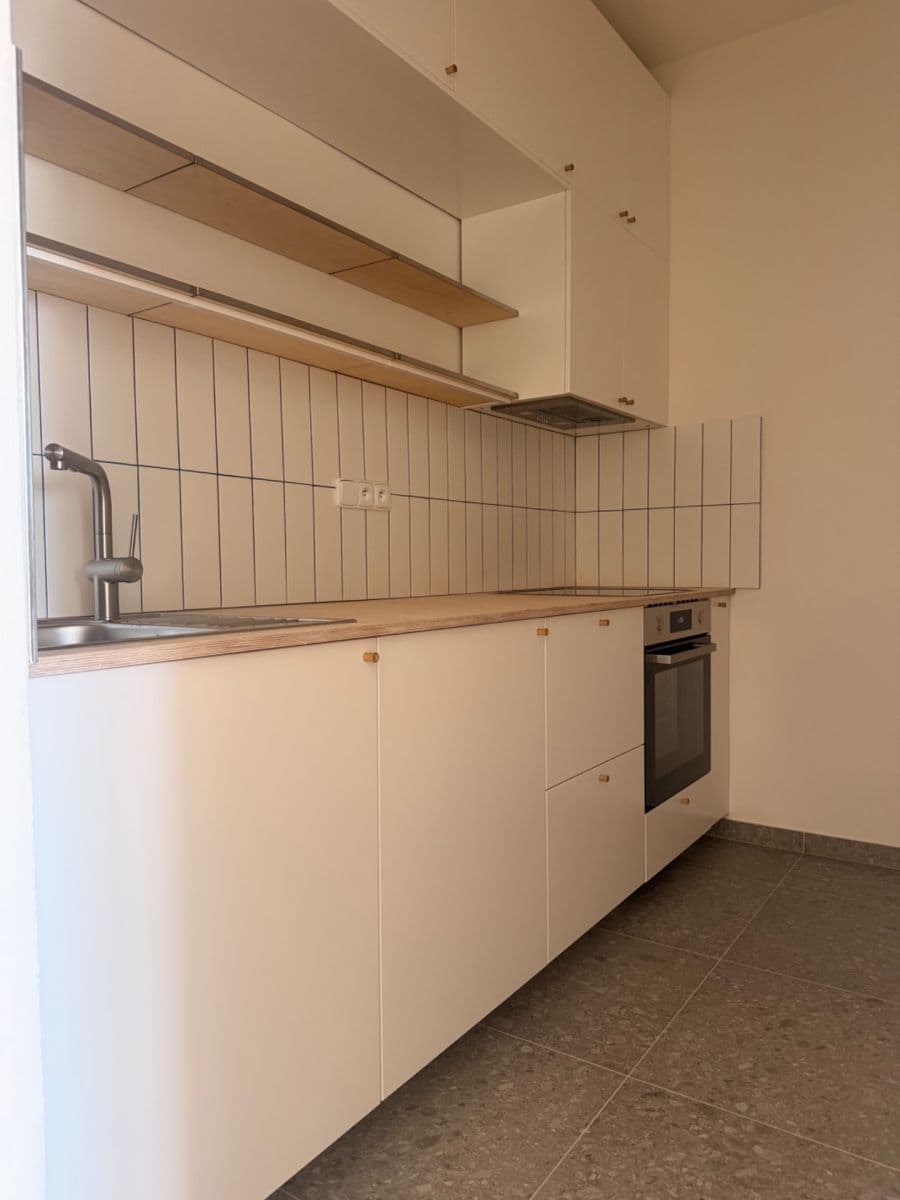 Pronájem bytu 2+kk 55 m², Zdaru, Praha, Praha Pronájem bytu 2+kk 55 m², Zdaru, Praha, Praha