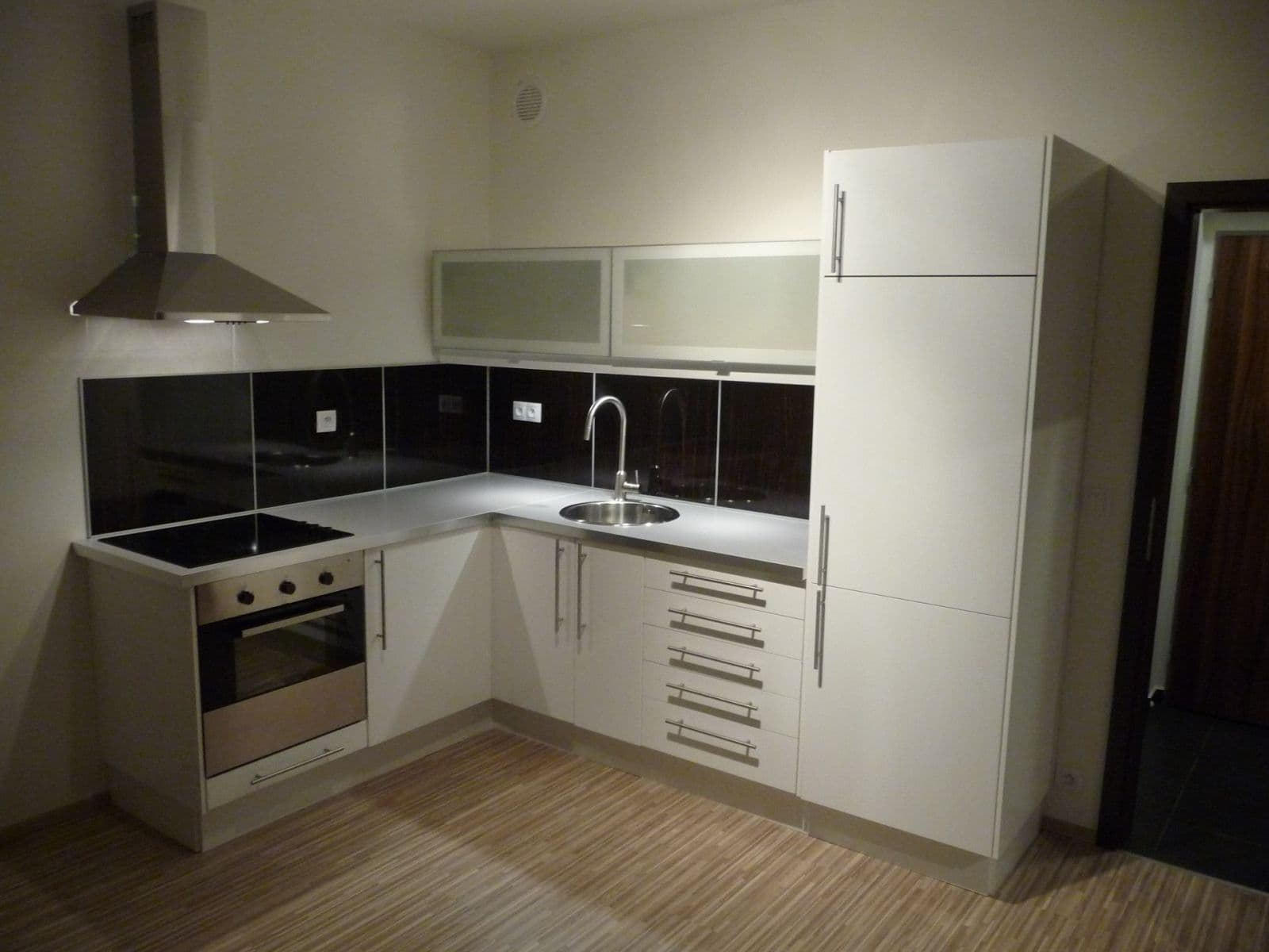 Pronájem bytu 2+kk 41 m², Bedřicha Smetany, České Budějovice, Jihočeský kraj Pronájem bytu 2+kk 41 m², Bedřicha Smetany, České Budějovice, Jihočeský kraj