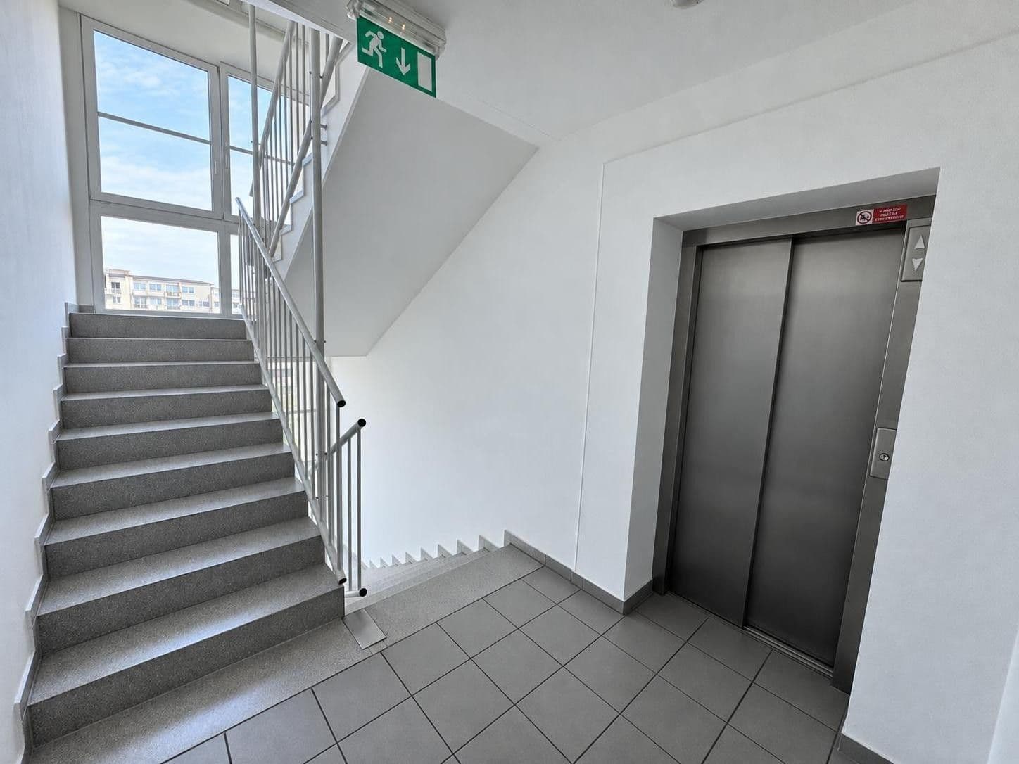 Pronájem bytu 2+kk 60 m², Dusíkova, Brno, Jihomoravský kraj Pronájem bytu 2+kk 60 m², Dusíkova, Brno, Jihomoravský kraj