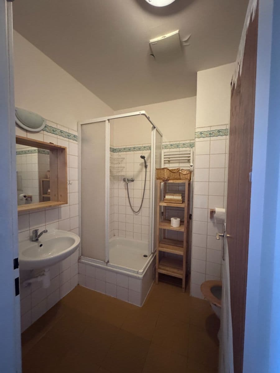 Pronájem bytu Garsoniéra 38 m², K Sídlišti, Tmaň, Středočeský kraj Pronájem bytu Garsoniéra 38 m², K Sídlišti, Tmaň, Středočeský kraj