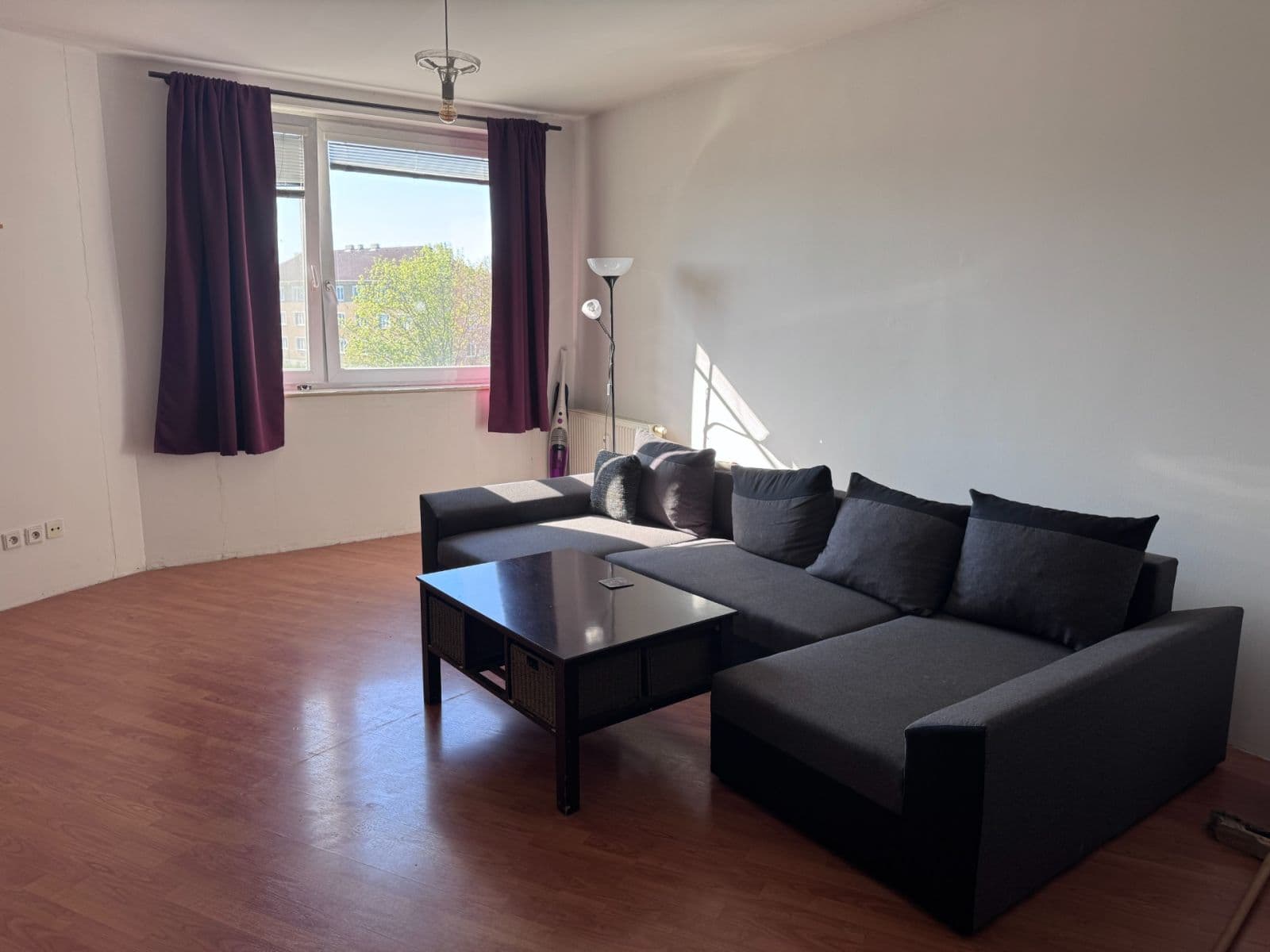 Pronájem bytu Garsoniéra 38 m², K Sídlišti, Tmaň, Středočeský kraj Pronájem bytu Garsoniéra 38 m², K Sídlišti, Tmaň, Středočeský kraj