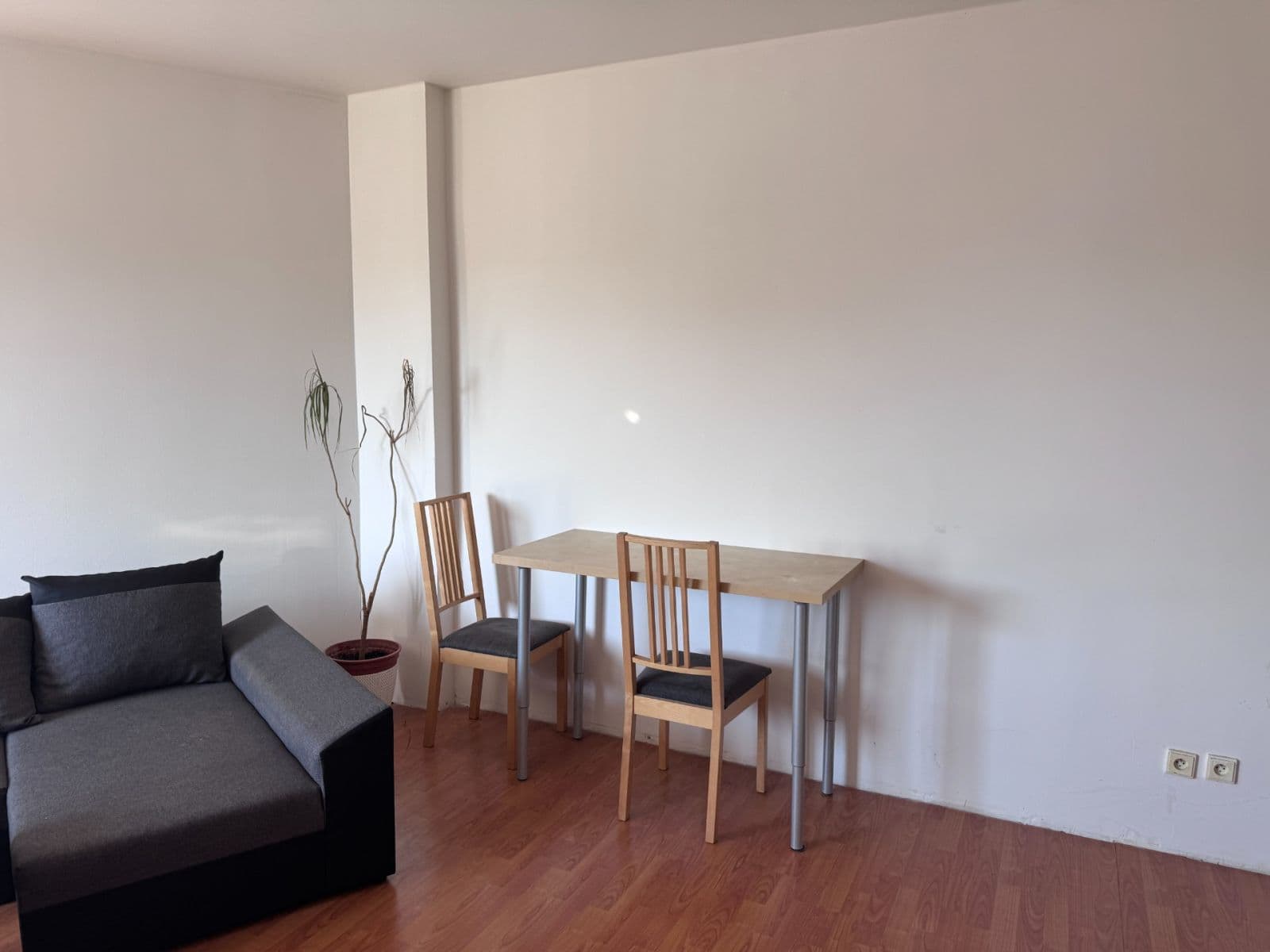 Pronájem bytu Garsoniéra 38 m², K Sídlišti, Tmaň, Středočeský kraj Pronájem bytu Garsoniéra 38 m², K Sídlišti, Tmaň, Středočeský kraj