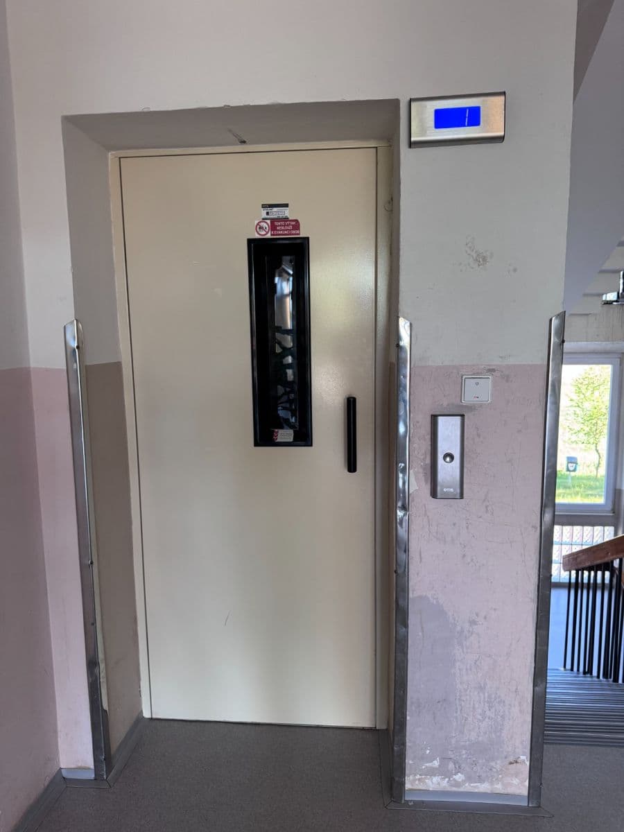 Pronájem bytu Garsoniéra 38 m², K Sídlišti, Tmaň, Středočeský kraj Pronájem bytu Garsoniéra 38 m², K Sídlišti, Tmaň, Středočeský kraj