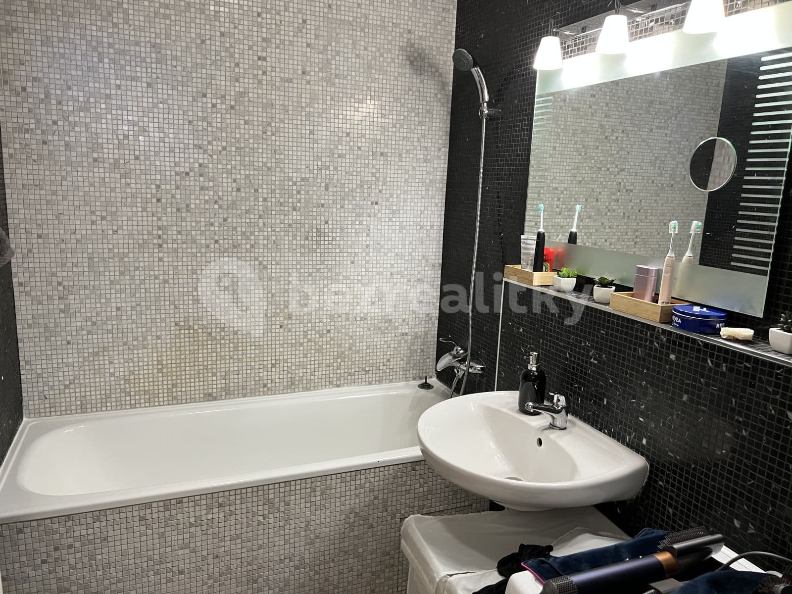 Pronájem bytu 1+kk 69 m², Na Harfě, Praha, Praha Pronájem bytu 1+kk 69 m², Na Harfě, Praha, Praha