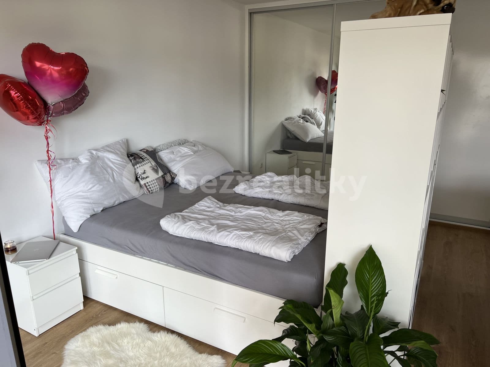 Pronájem bytu 1+kk 69 m², Na Harfě, Praha, Praha Pronájem bytu 1+kk 69 m², Na Harfě, Praha, Praha