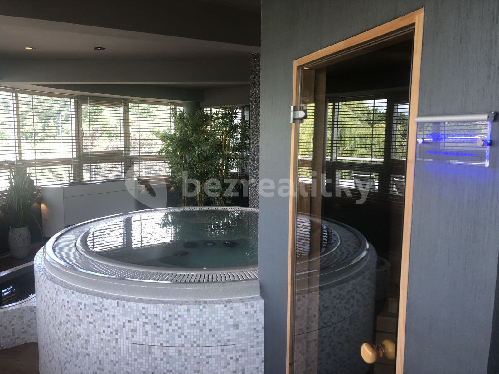 Pronájem bytu 1+kk 44 m², Athénská, Praha, Praha Pronájem bytu 1+kk 44 m², Athénská, Praha, Praha