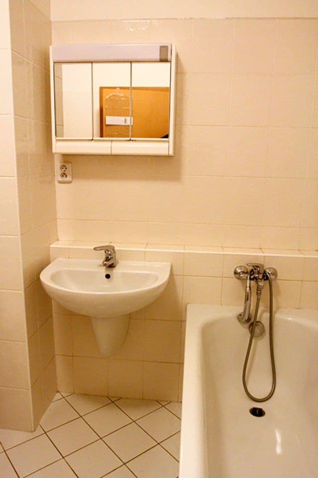 Pronájem bytu 1+kk 38 m², Za valem, Praha, Praha Pronájem bytu 1+kk 38 m², Za valem, Praha, Praha