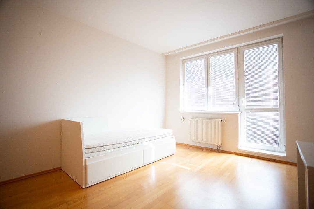 Pronájem bytu 1+kk 38 m², Za valem, Praha, Praha Pronájem bytu 1+kk 38 m², Za valem, Praha, Praha
