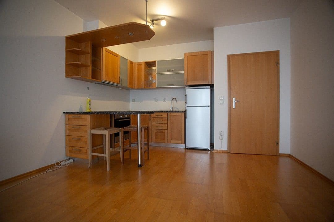 Pronájem bytu 1+kk 38 m², Za valem, Praha, Praha Pronájem bytu 1+kk 38 m², Za valem, Praha, Praha