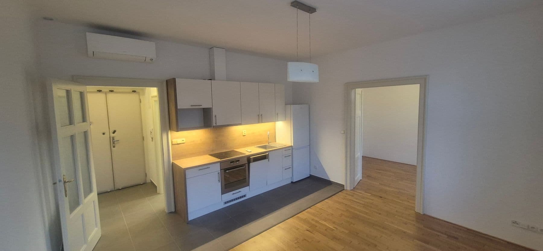 Pronájem bytu 2+kk 45 m², Rumunská, Praha, Praha Pronájem bytu 2+kk 45 m², Rumunská, Praha, Praha