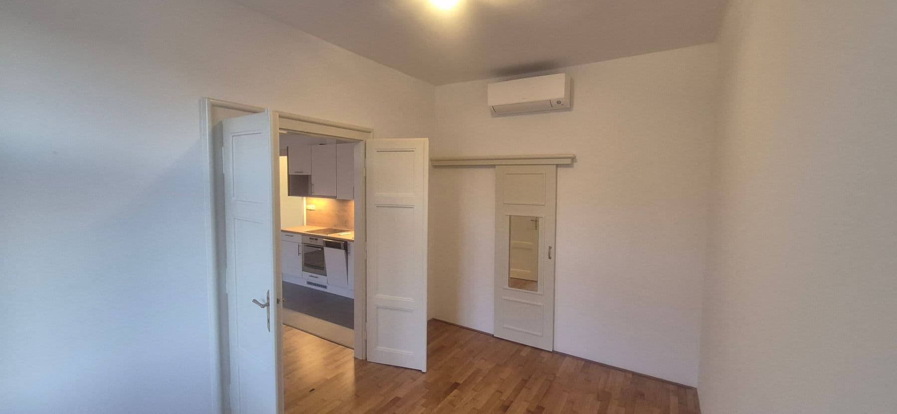 Pronájem bytu 2+kk 45 m², Rumunská, Praha, Praha Pronájem bytu 2+kk 45 m², Rumunská, Praha, Praha