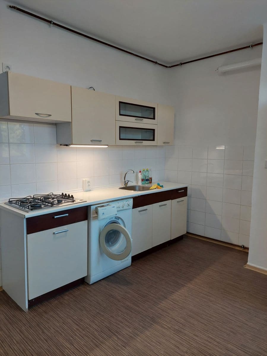 Pronájem bytu 2+kk 41 m², Gočárova třída, Hradec Králové, Královéhradecký kraj Pronájem bytu 2+kk 41 m², Gočárova třída, Hradec Králové, Královéhradecký kraj
