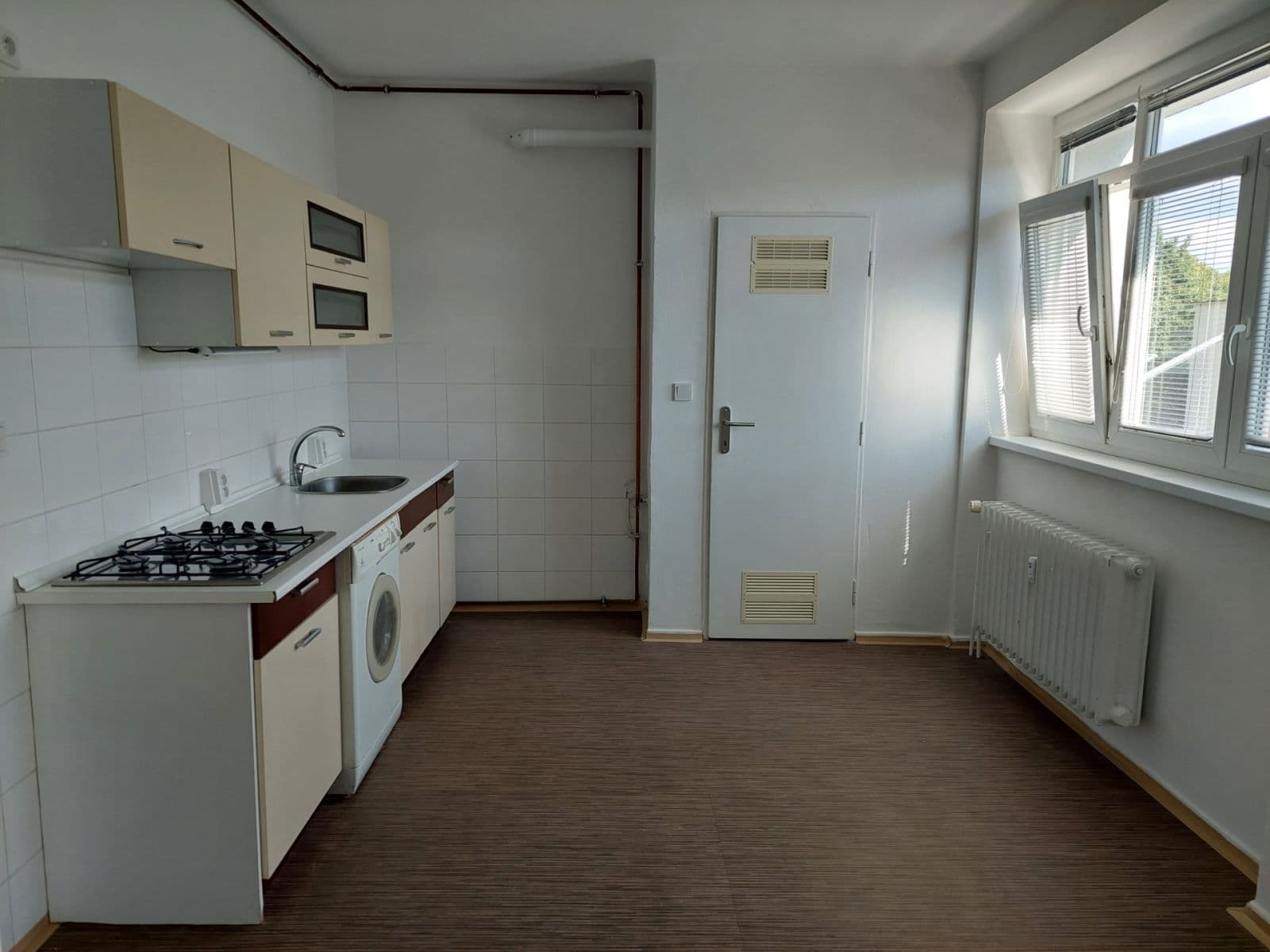 Pronájem bytu 2+kk 41 m², Gočárova třída, Hradec Králové, Královéhradecký kraj Pronájem bytu 2+kk 41 m², Gočárova třída, Hradec Králové, Královéhradecký kraj