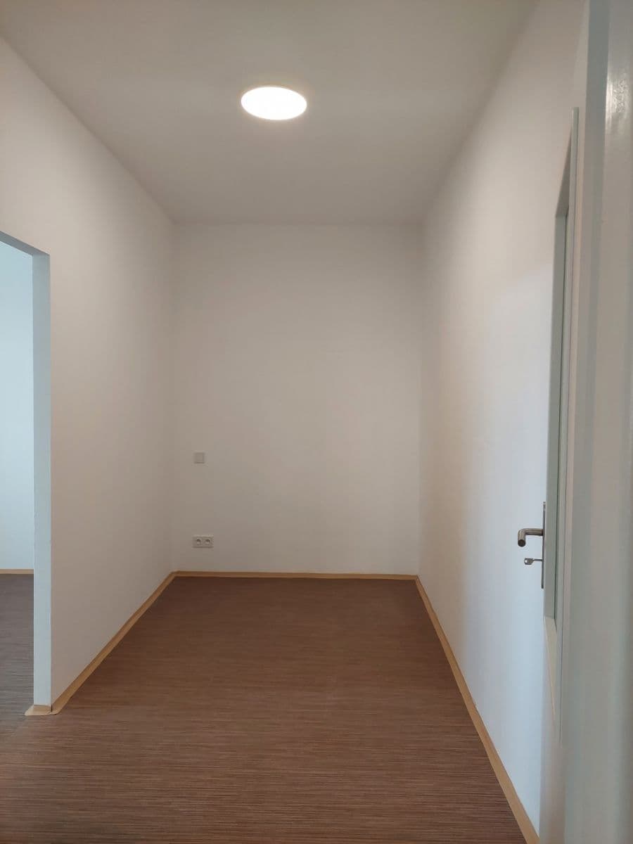 Pronájem bytu 2+kk 41 m², Gočárova třída, Hradec Králové, Královéhradecký kraj Pronájem bytu 2+kk 41 m², Gočárova třída, Hradec Králové, Královéhradecký kraj