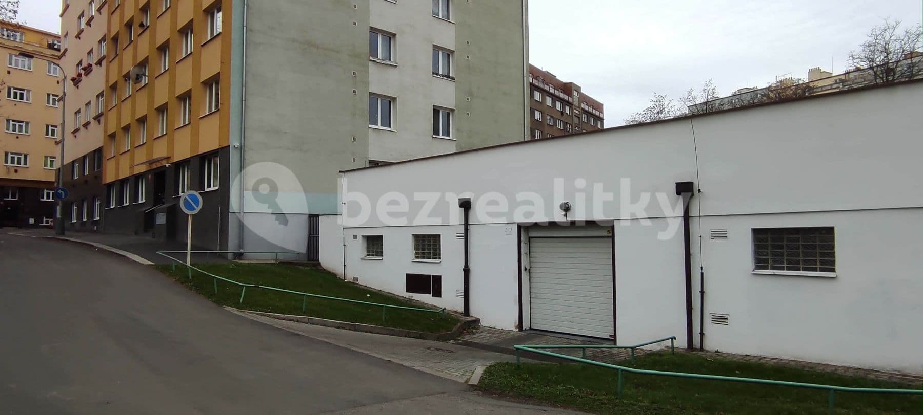 Pronájem garáže 14 m², Adamovská, Praha, Praha Pronájem garáže 14 m², Adamovská, Praha, Praha