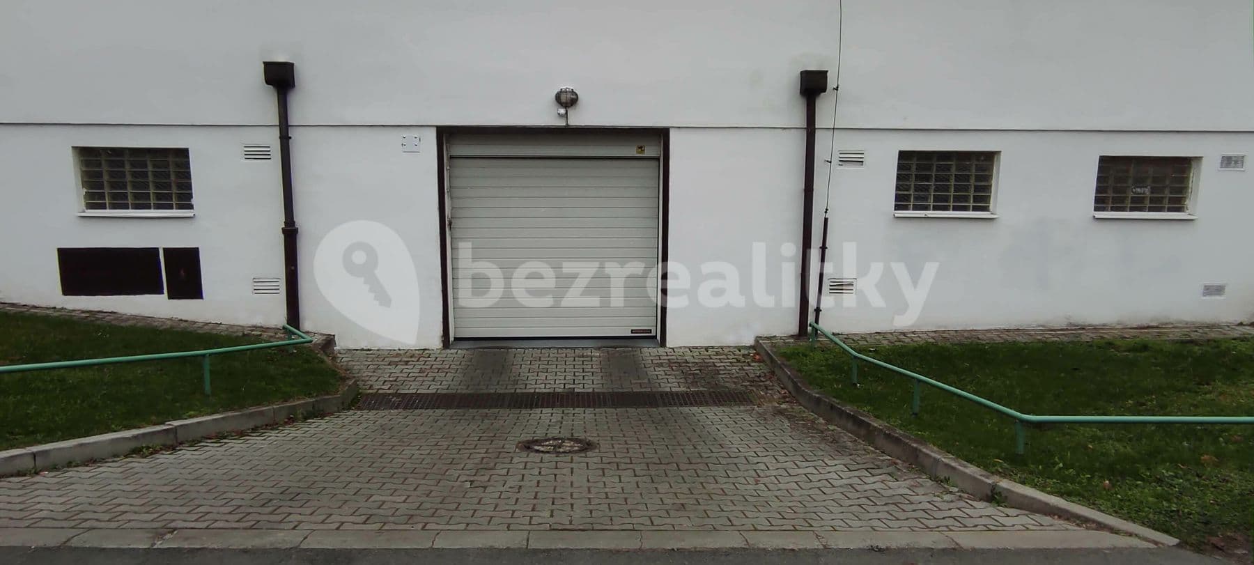 Pronájem garáže 14 m², Adamovská, Praha, Praha Pronájem garáže 14 m², Adamovská, Praha, Praha