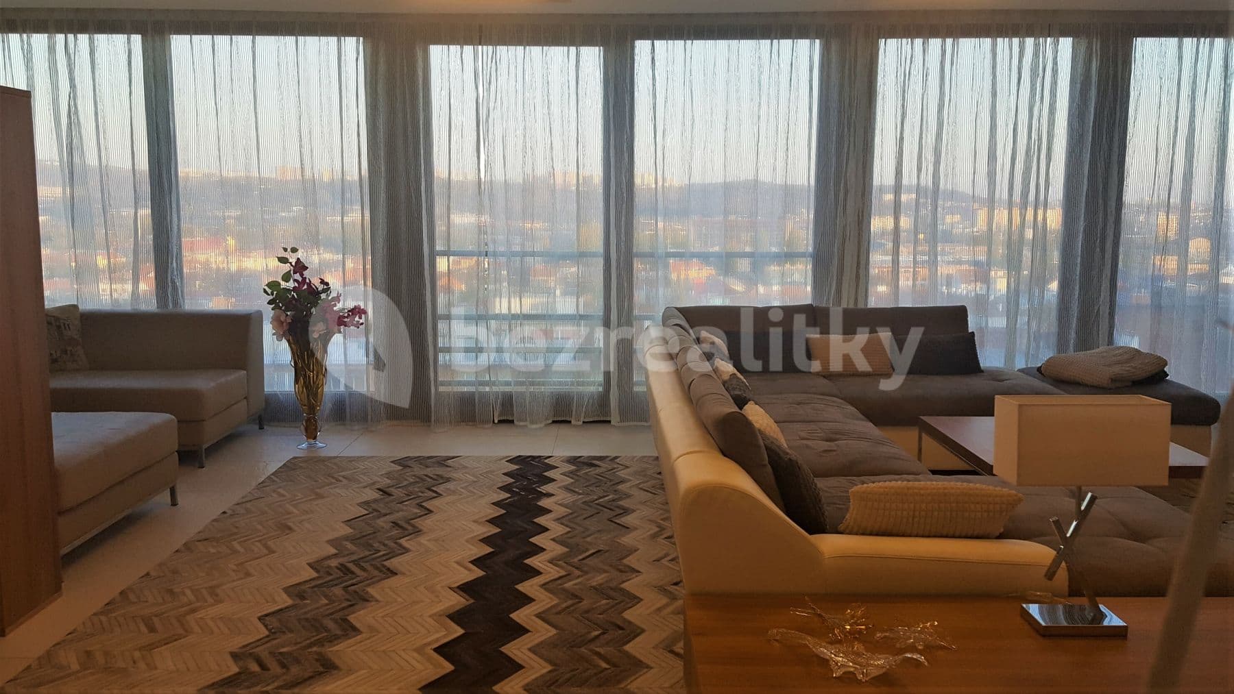 Pronájem bytu 3+kk 400 m², Merhautova, Brno, Jihomoravský kraj Pronájem bytu 3+kk 400 m², Merhautova, Brno, Jihomoravský kraj