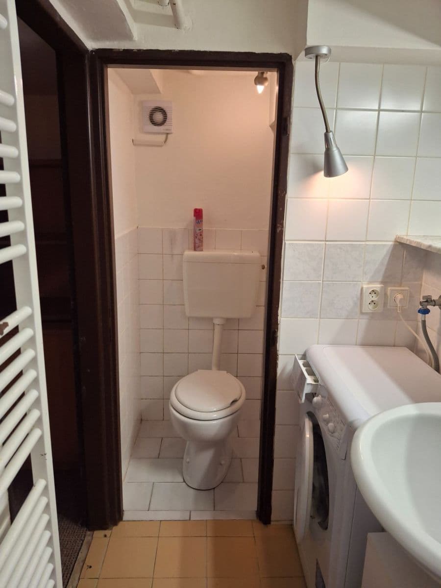 Pronájem bytu 3+1 75 m², Lipí, Praha, Praha Pronájem bytu 3+1 75 m², Lipí, Praha, Praha