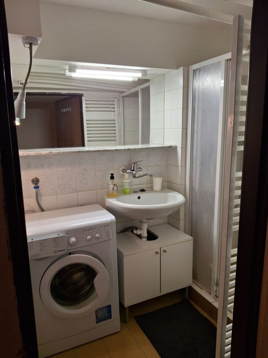 Pronájem bytu 3+1 75 m², Lipí, Praha, Praha Pronájem bytu 3+1 75 m², Lipí, Praha, Praha