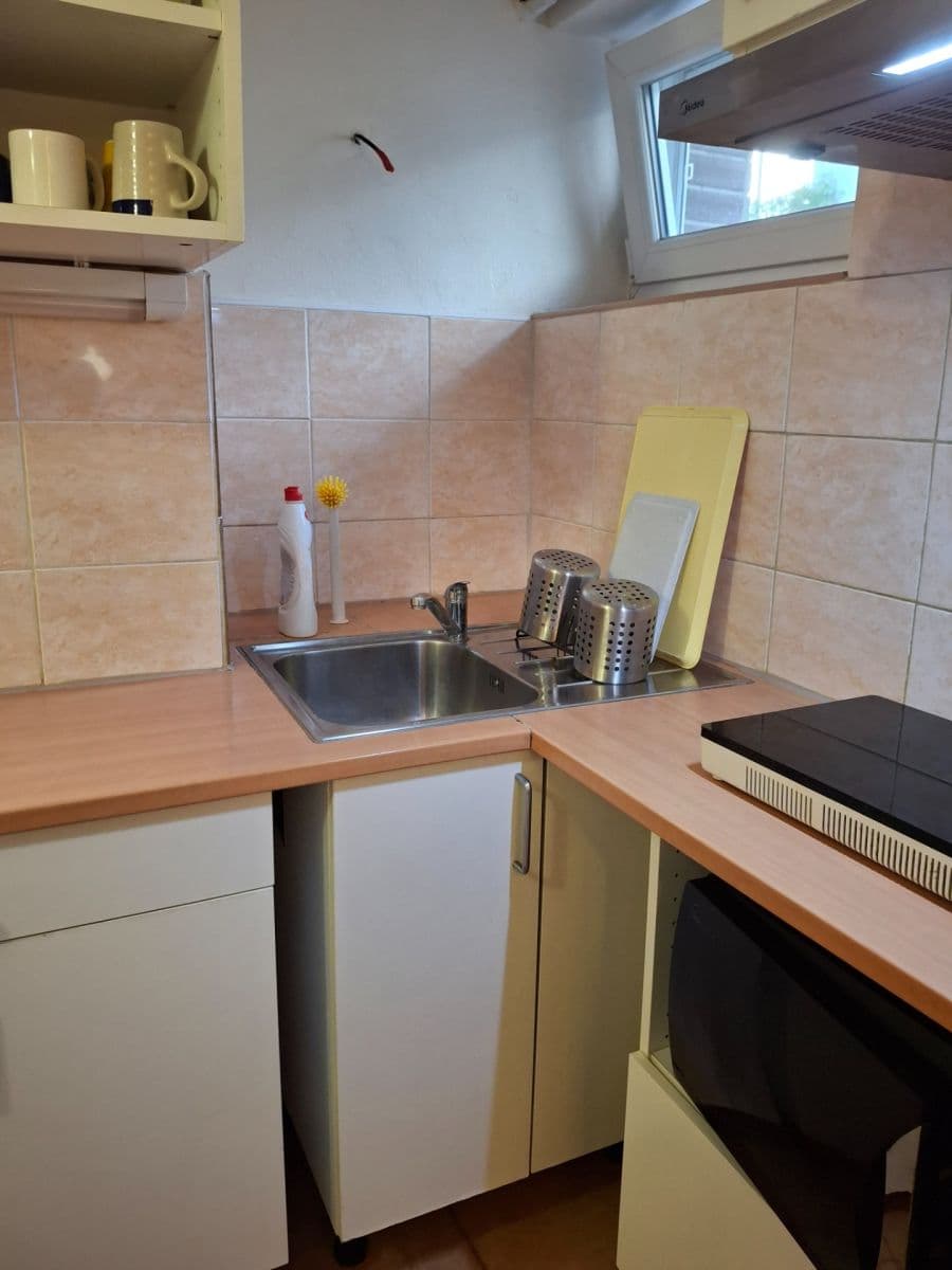 Pronájem bytu 3+1 75 m², Lipí, Praha, Praha Pronájem bytu 3+1 75 m², Lipí, Praha, Praha
