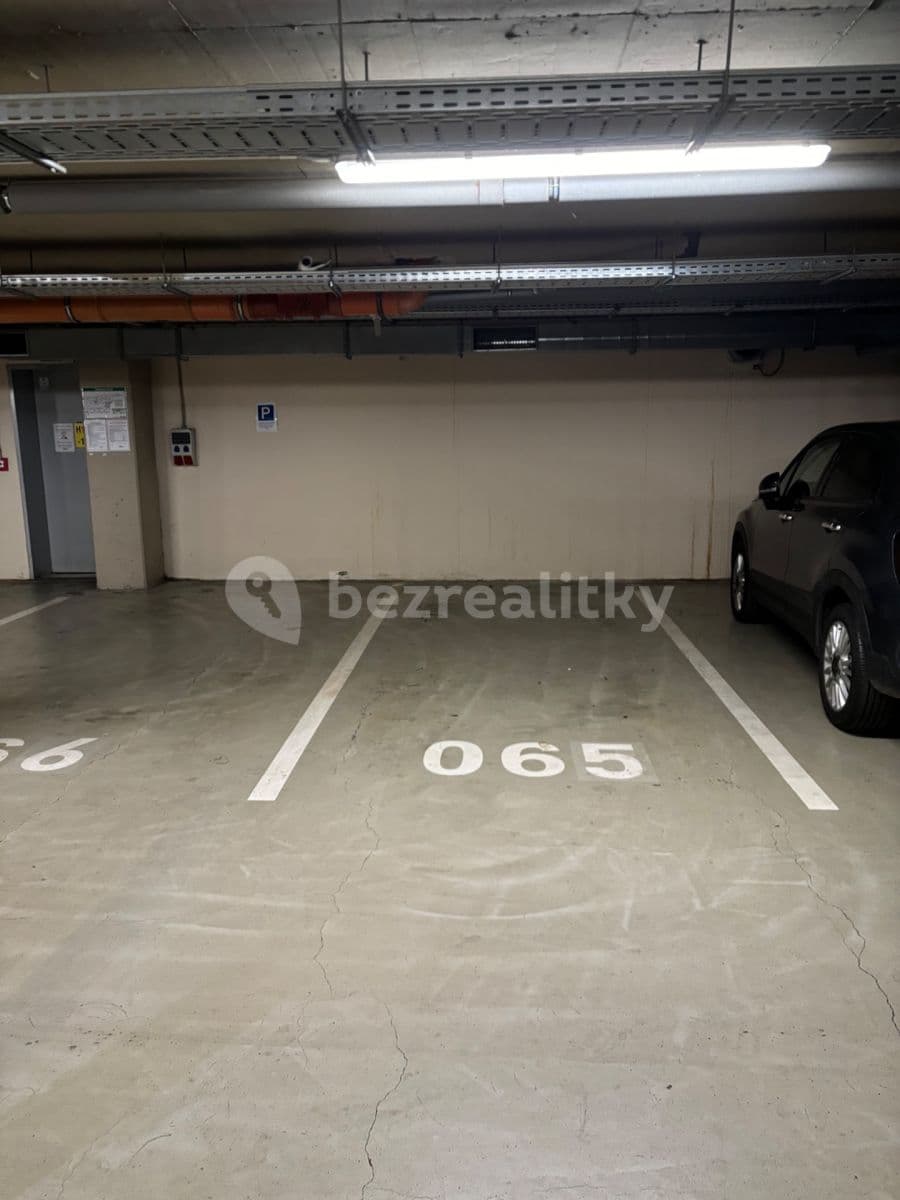 Pronájem garáže 13 m², Korunní, Praha, Praha Pronájem garáže 13 m², Korunní, Praha, Praha