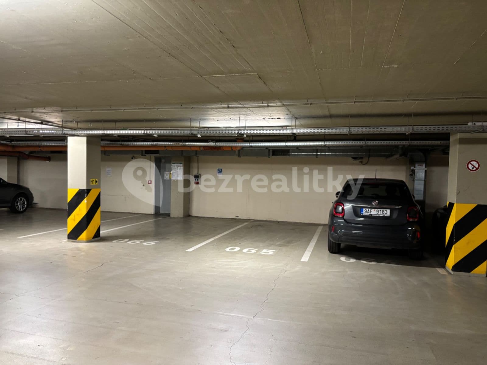 Pronájem garáže 13 m², Korunní, Praha, Praha Pronájem garáže 13 m², Korunní, Praha, Praha