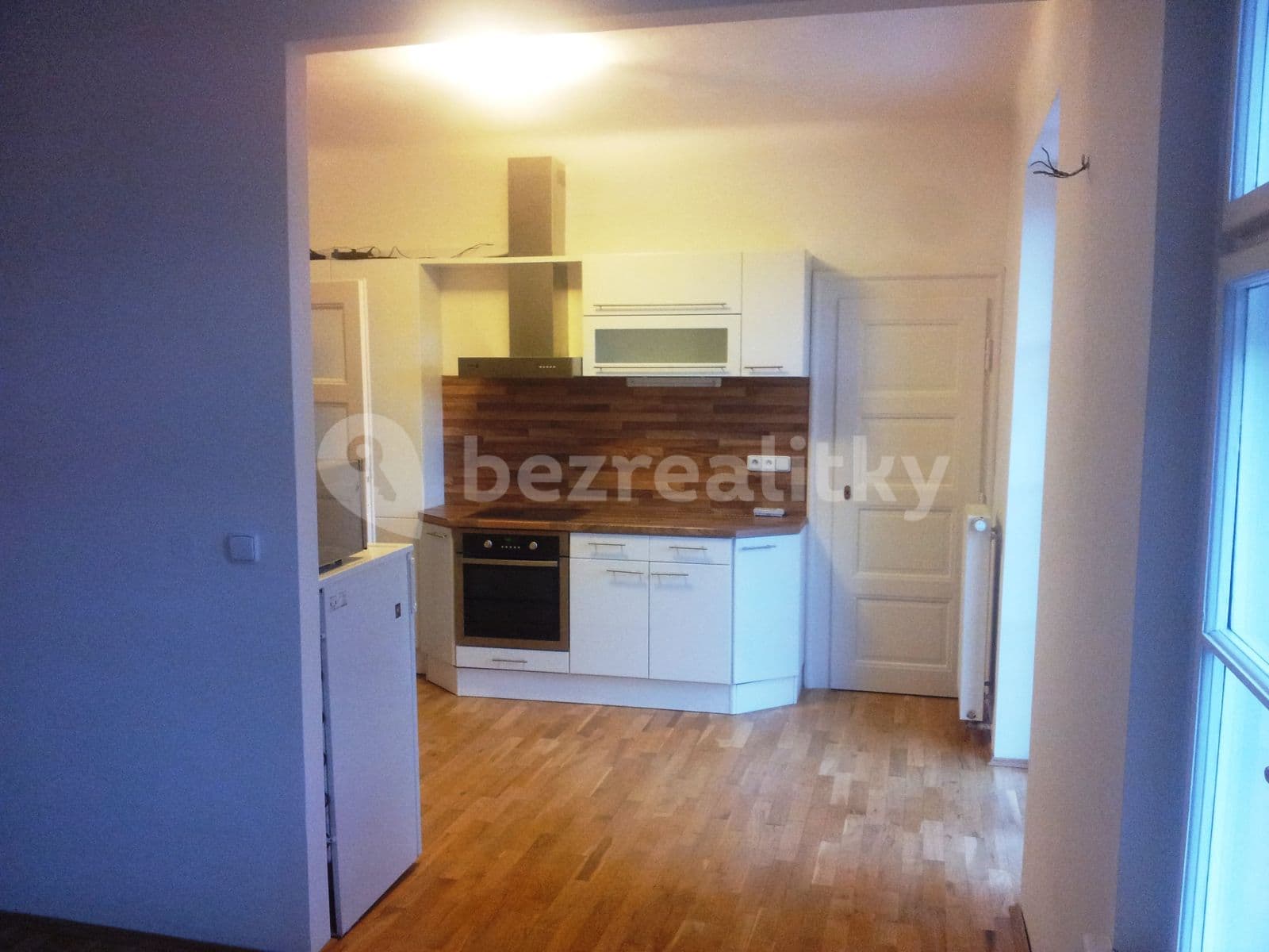 Pronájem bytu 3+1 80 m², Kutnauerovo náměstí, Praha, Praha Pronájem bytu 3+1 80 m², Kutnauerovo náměstí, Praha, Praha