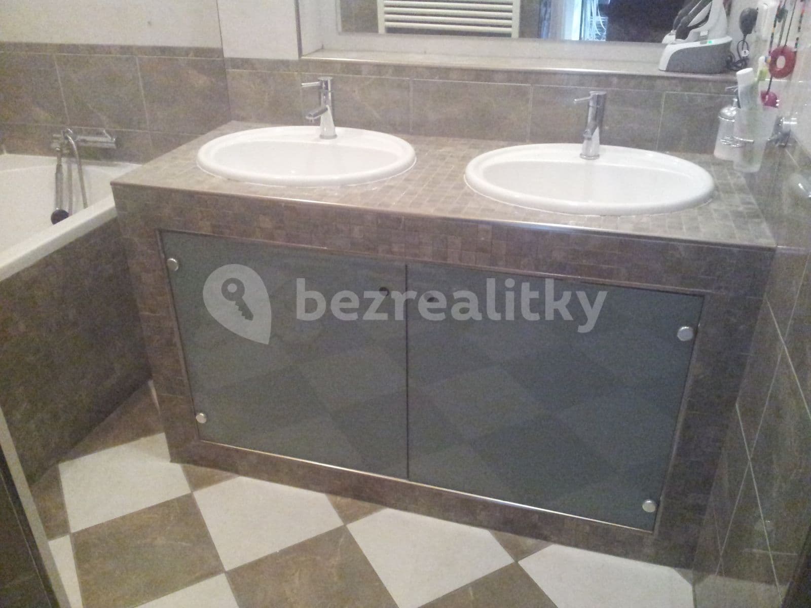 Pronájem bytu 3+1 80 m², Kutnauerovo náměstí, Praha, Praha Pronájem bytu 3+1 80 m², Kutnauerovo náměstí, Praha, Praha