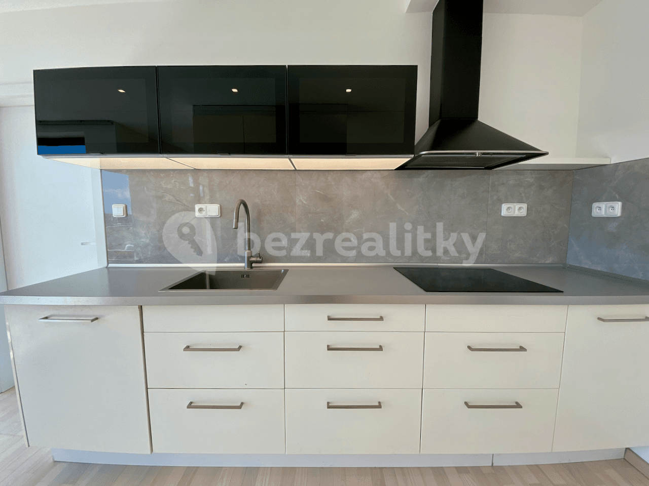 Pronájem bytu 2+kk 65 m², Lanžhotská, Praha, Praha Pronájem bytu 2+kk 65 m², Lanžhotská, Praha, Praha