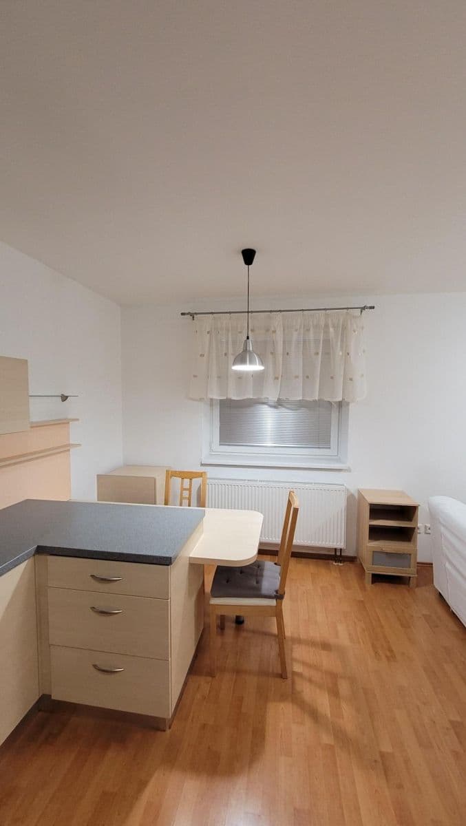 Pronájem bytu 2+kk 39 m², Švehlova, Šlapanice, Jihomoravský kraj Pronájem bytu 2+kk 39 m², Švehlova, Šlapanice, Jihomoravský kraj