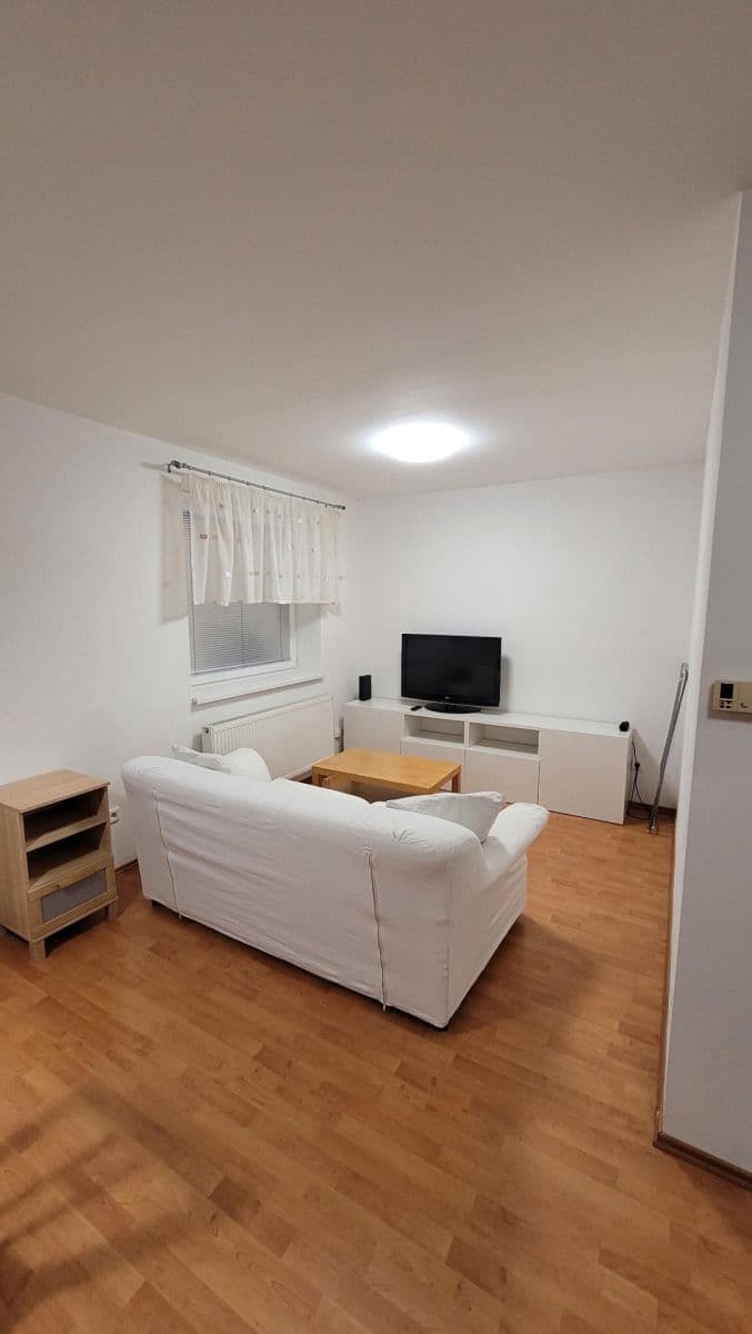 Pronájem bytu 2+kk 39 m², Švehlova, Šlapanice, Jihomoravský kraj Pronájem bytu 2+kk 39 m², Švehlova, Šlapanice, Jihomoravský kraj