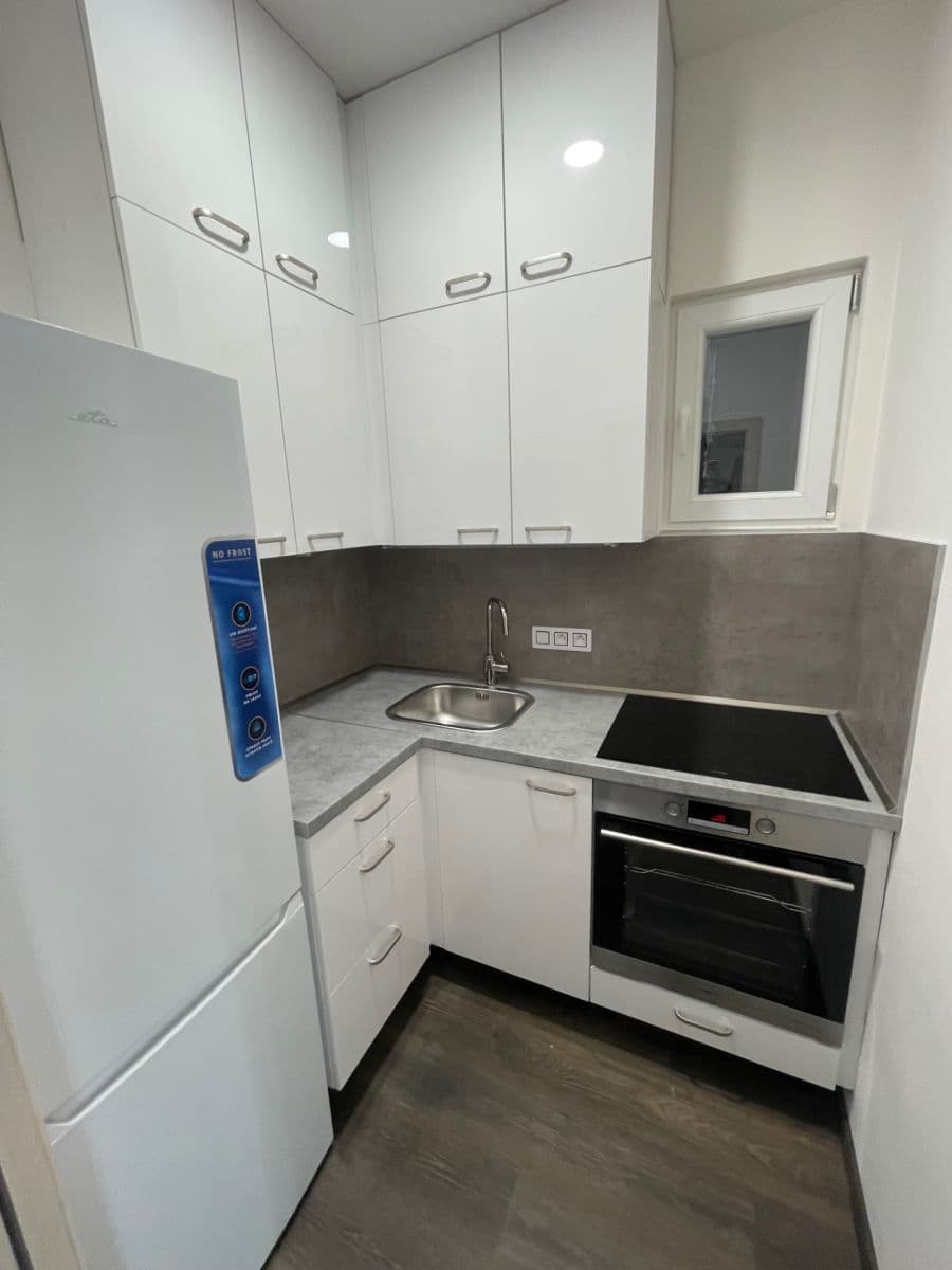 Pronájem bytu 2+1 52 m², Husinecká, Praha, Praha Pronájem bytu 2+1 52 m², Husinecká, Praha, Praha